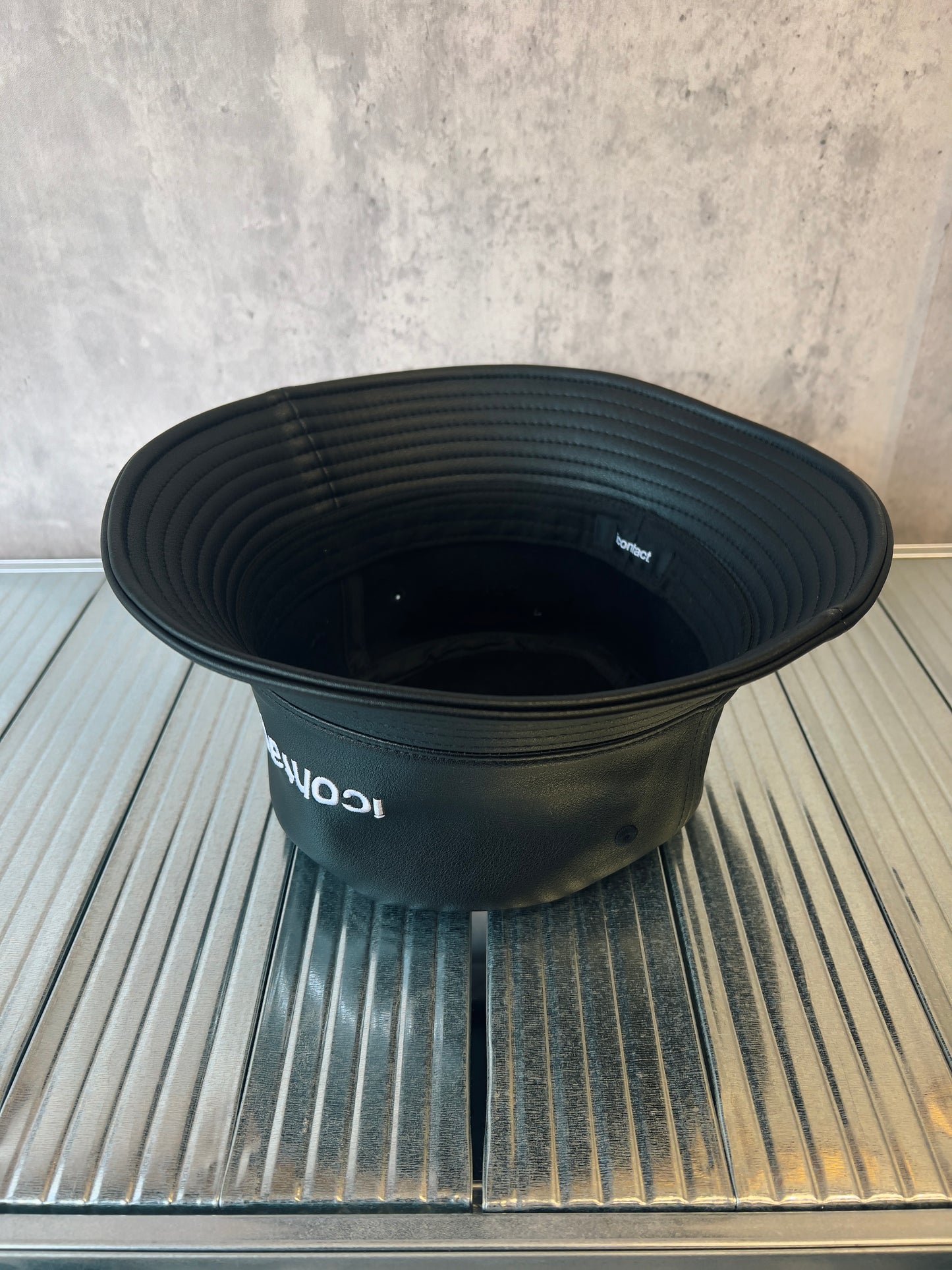 Basic Logo Leather Bucket Hat -Black-